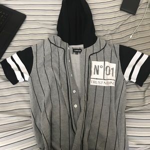 Short sleeved hoodie